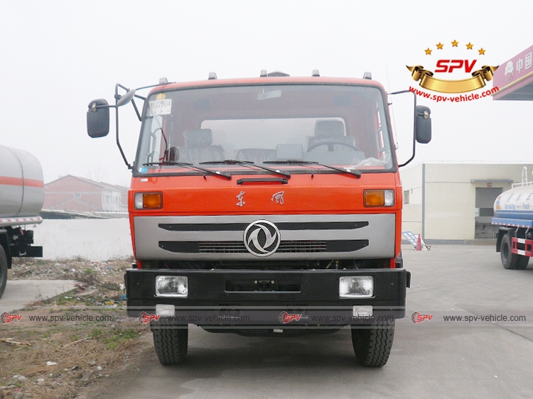 Front view of Bitumen Tank Truck Dongfeng